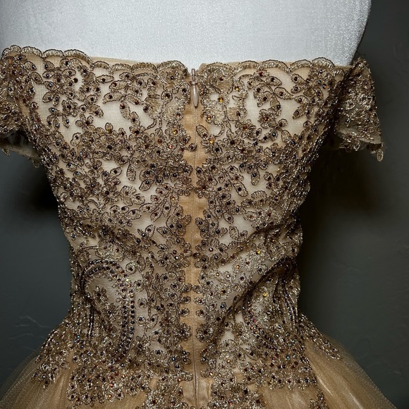 Elegant Gold Off-Shoulder Dress (c) - Picture 7 of 13